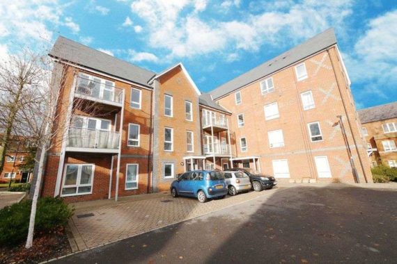 2 bedroom Flat for s...